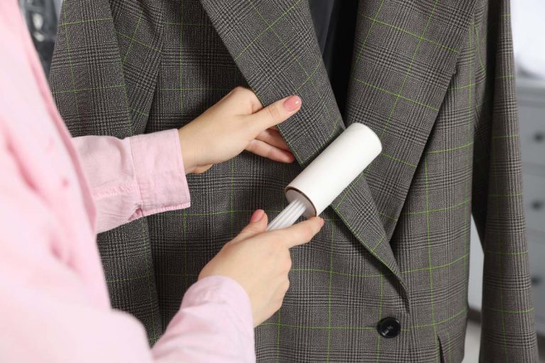 Un nettoyage d'un blazer pour femme