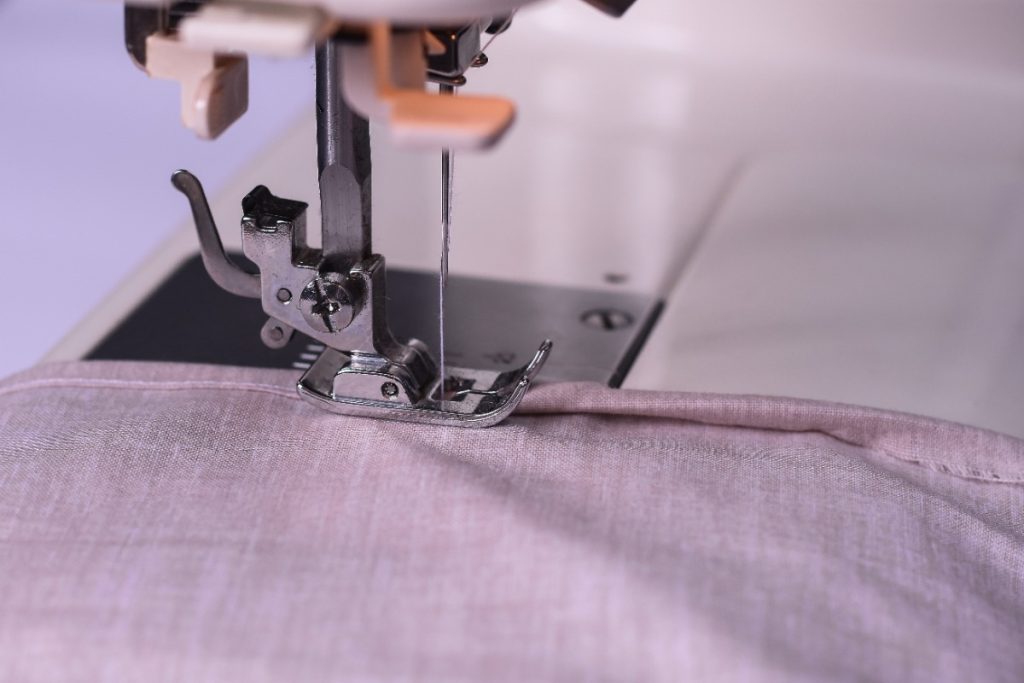 Une aiguille d'une machine à coudre