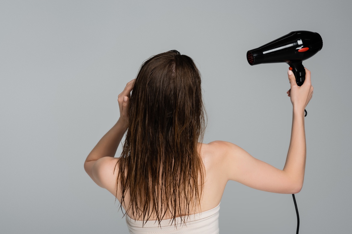 Comment employer correctement un diffuseur sur votre sèche-cheveux pour des boucles définies ?